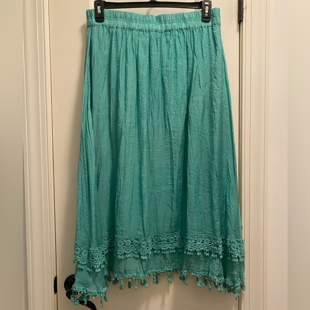 Aqua crinkle maxi skirt with gorgeous trim at hem Lined XL NWOT